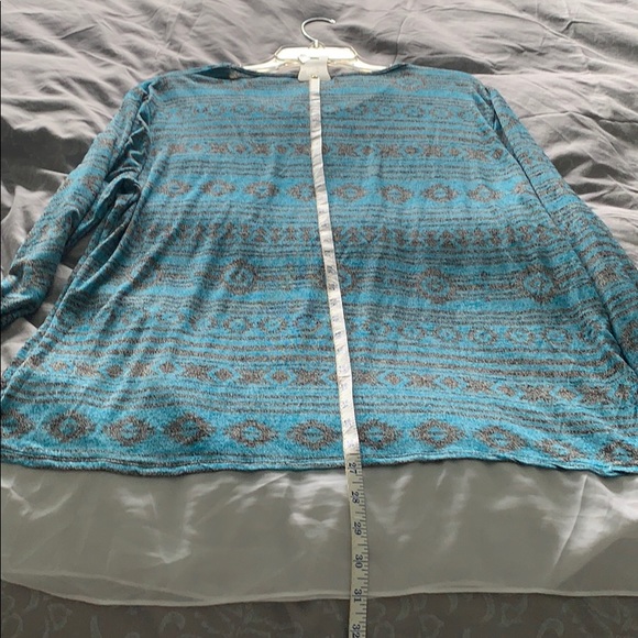 🔥3/$10 Isela blue and black XL light sweater - Picture 3 of 9